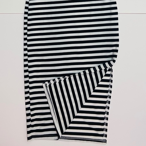 Bodycon Crossback Stripped Dress - Picture 3 of 5
